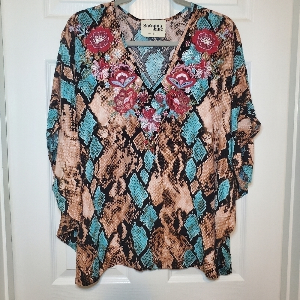 SAVANNA JANE Embroidered and Colorful Snake Print 3/4 Angel Sleeve Top Sz SMALL